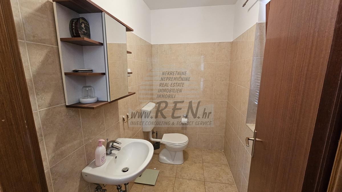 Obiteljski dom s vrtom i pogledom na more – Novigrad 6