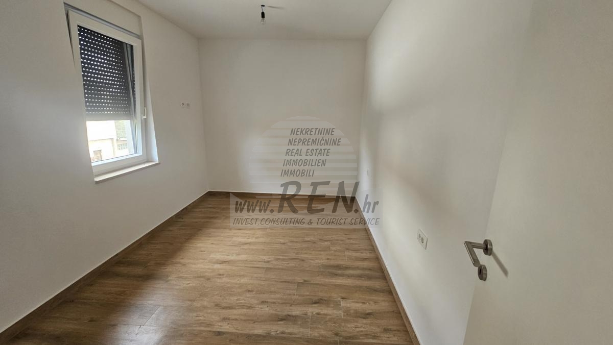 Doppelhaushälfte mit Pool in Strandnähe in Novigrad 9