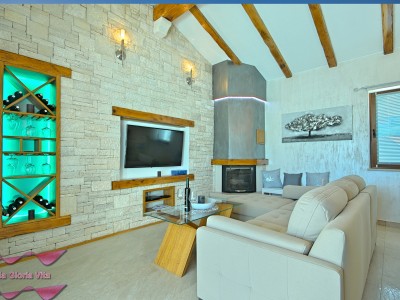 House with swimming pool near Brtonigla 9