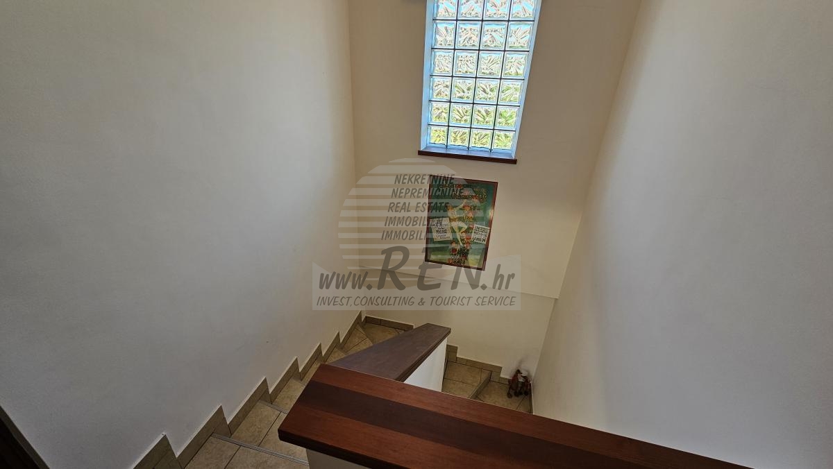 Obiteljski dom s vrtom i pogledom na more – Novigrad 7