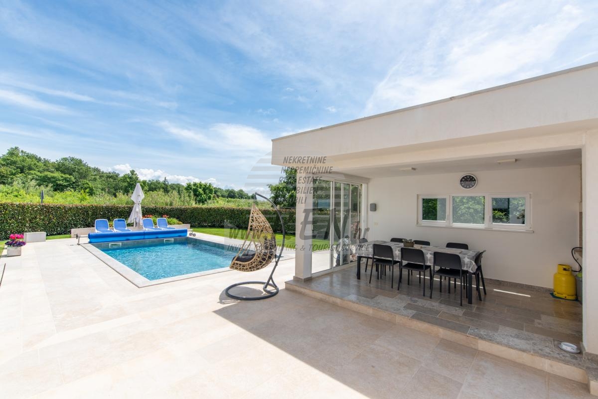 Haus mit Swimmingpool in ruhiger Lage in Novigrad 3