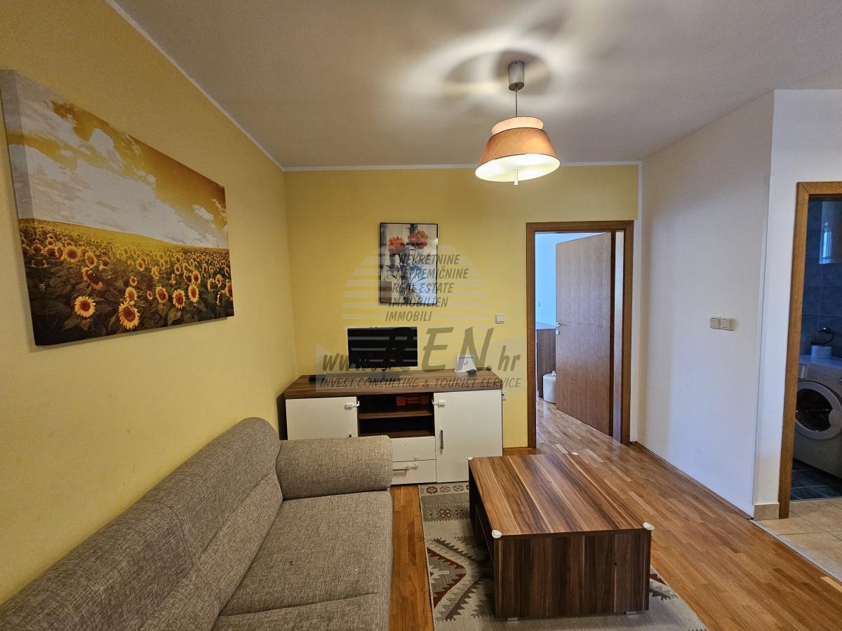 Apartment on the ground floor in the center of Novigrad 5