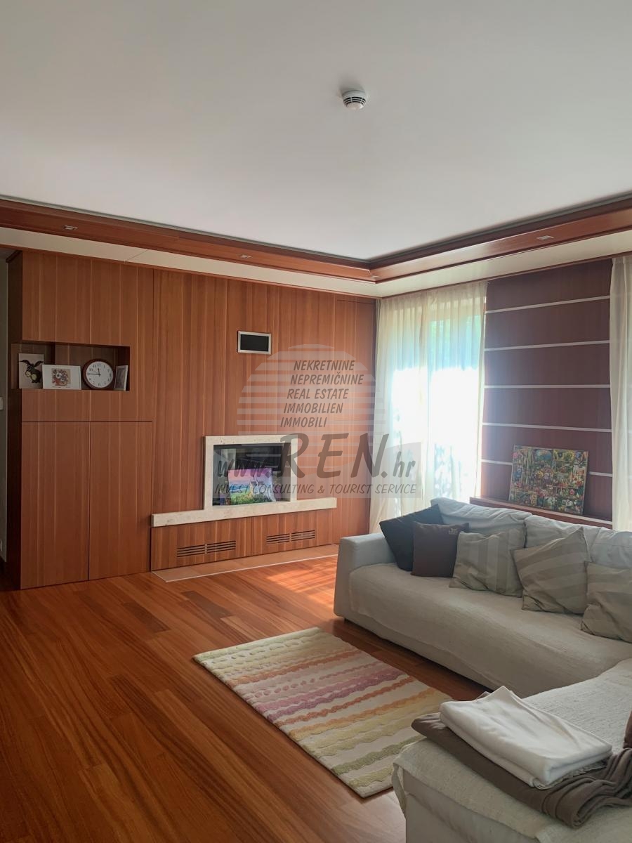 Moderna in luksuzna vila v bližini morja 13