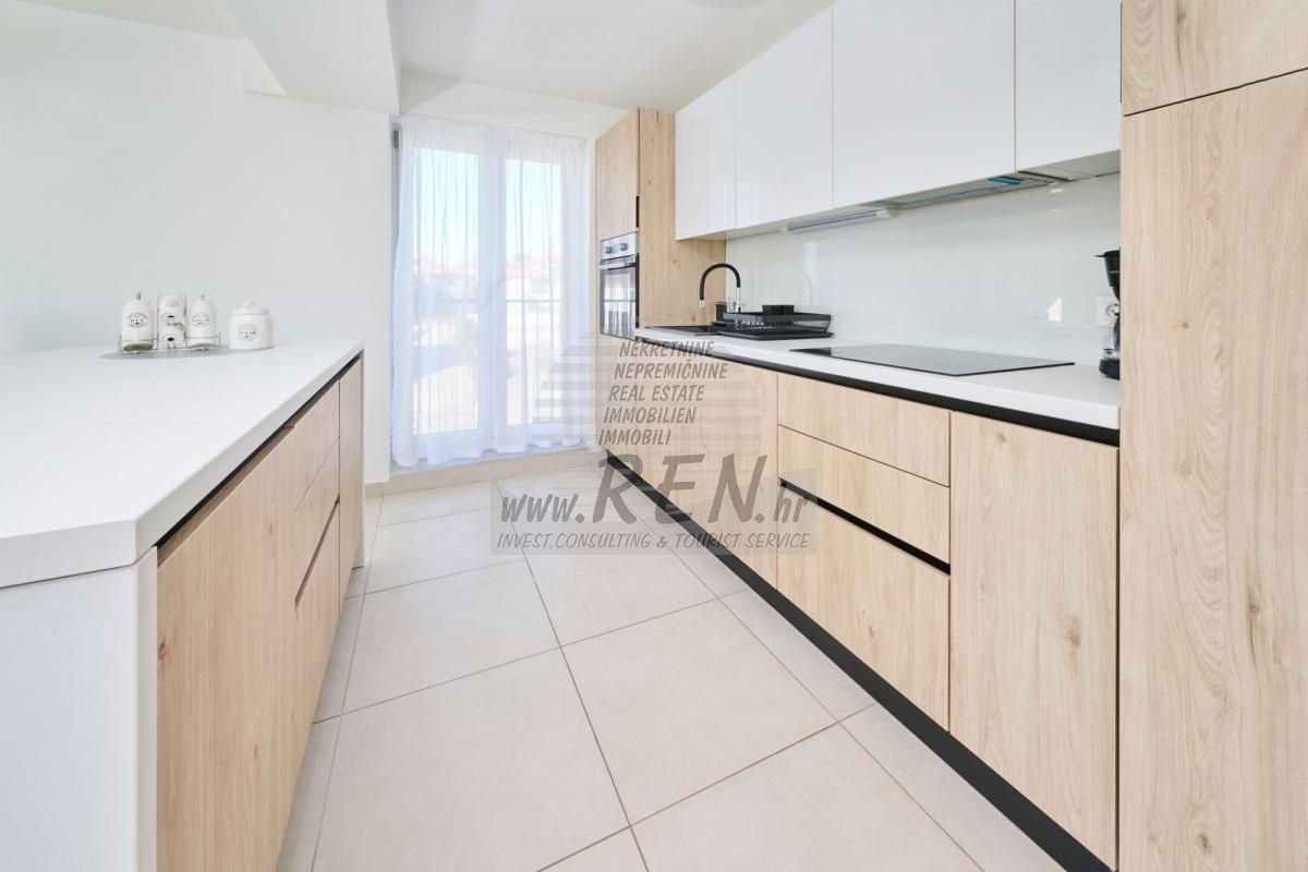 Apartment in the first row to the sea with elevator and garage 3