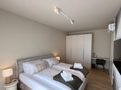 Doppelhaushälfte in ruhiger Lage mit herrlichem Blick auf das Meer und den Swimmingpool - in Gebäude 6