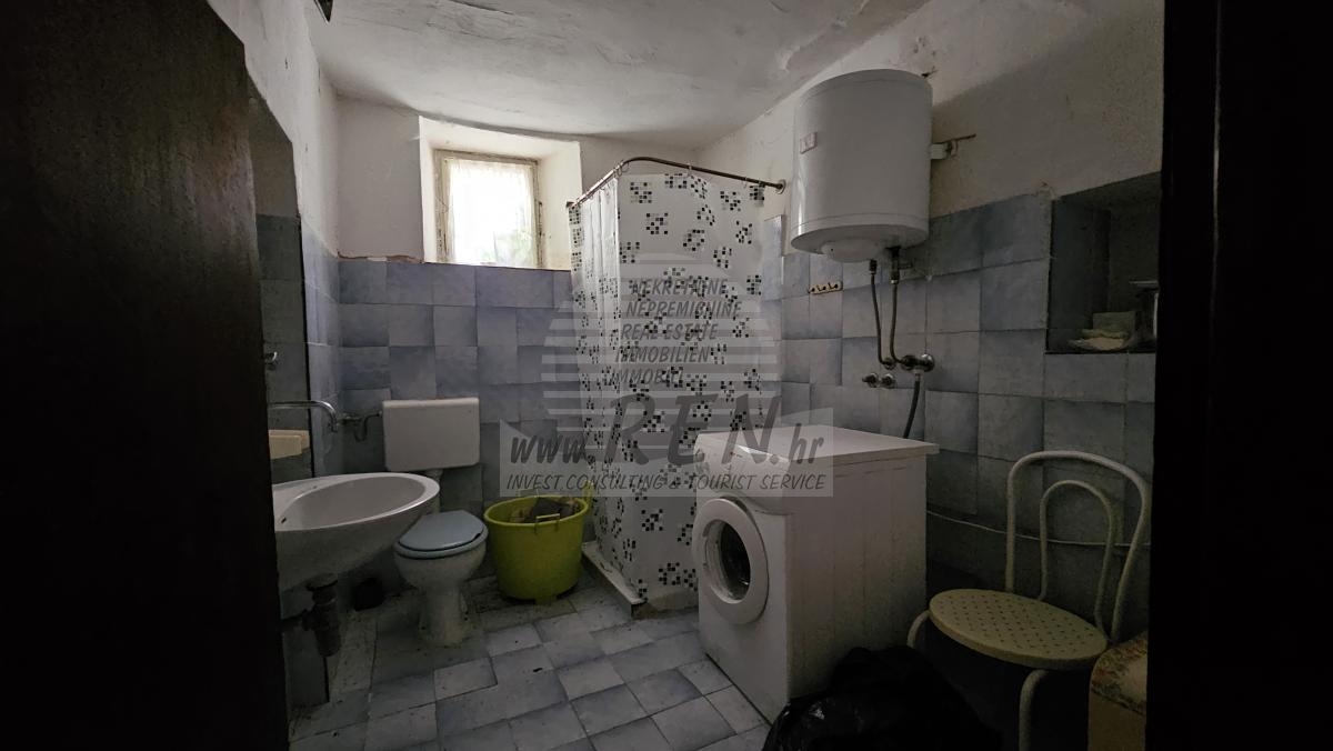Steinhaus zur Renovierung im Herzen von Grožnjan 7