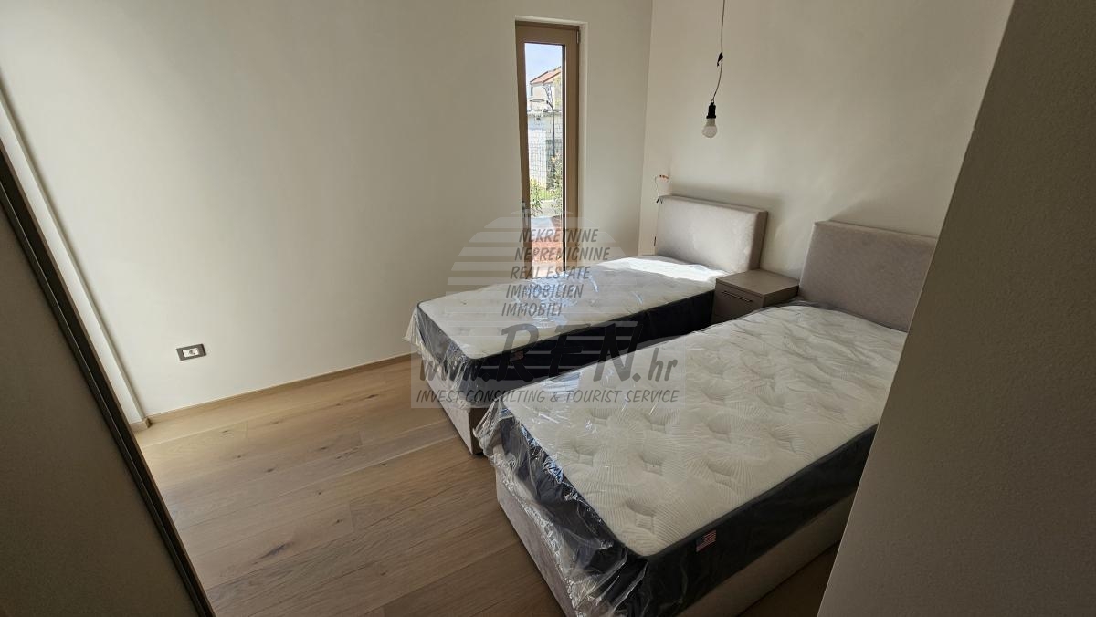 Luksuzni stan u prizemlju s privatnim vrtom – premium novogradnja, Novigrad 6