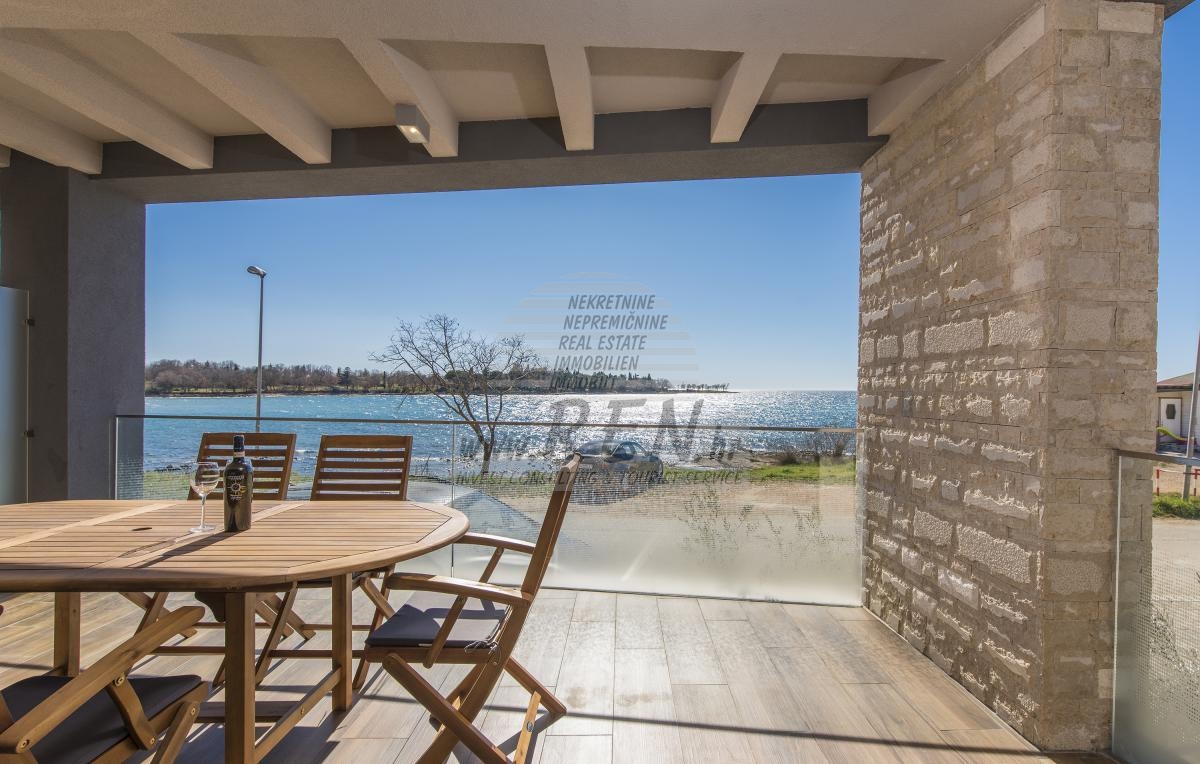 Luxury apartment in the vicinity of Umag, first row to the sea 11