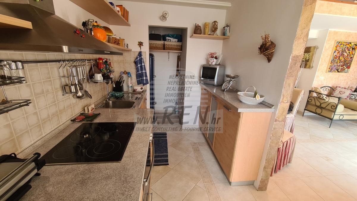 Apartment with sea view in Novigrad 8