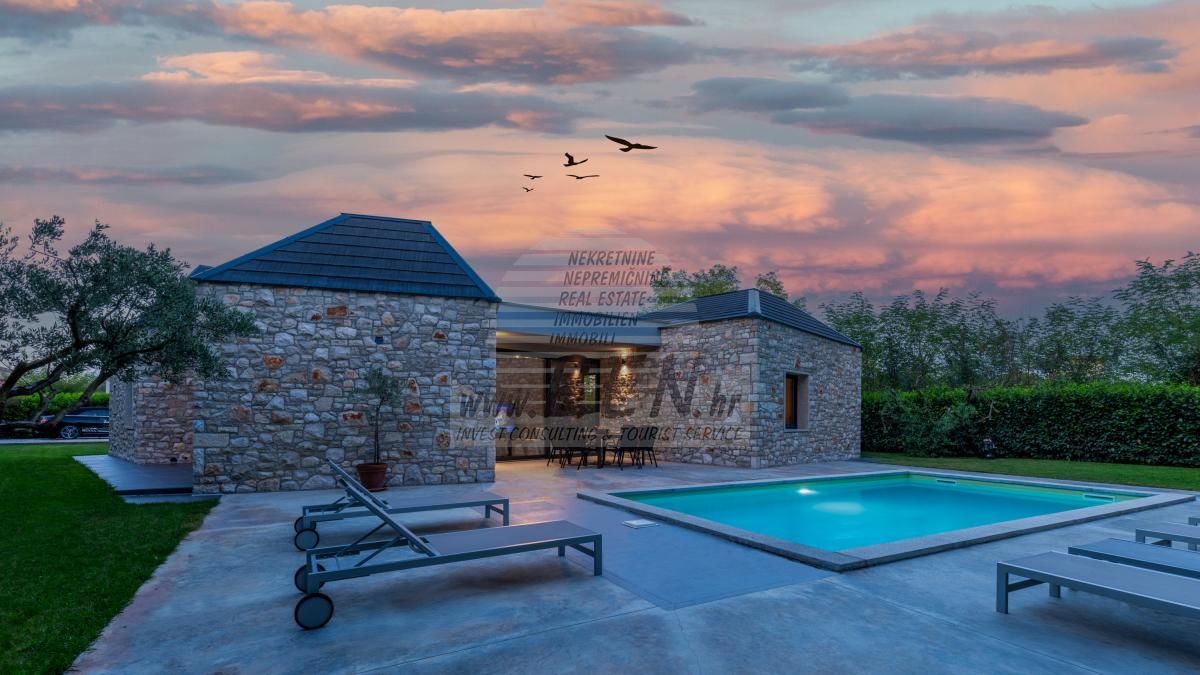 Posebna kamena prizemnica s bazenom i 4 spavaće sobe – okolica Umaga i Lovrečice 6