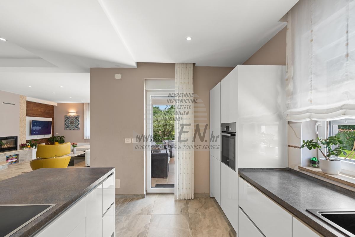 Haus mit Swimmingpool in ruhiger Lage in Novigrad 14