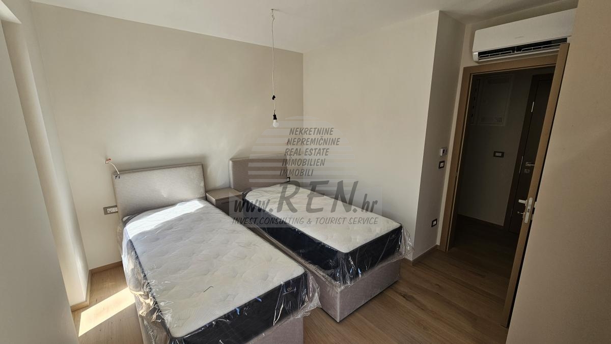 Luksuzni stan u prizemlju s privatnim vrtom – premium novogradnja, Novigrad 7
