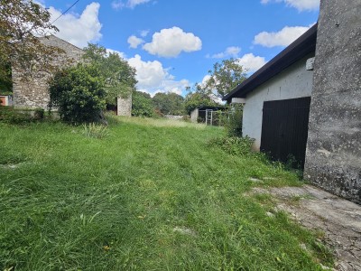 Pristna Istrska Stancija z Dvema Kamnitima Hišama in Pogledom na Naravo – Blizu Grožnjana 4