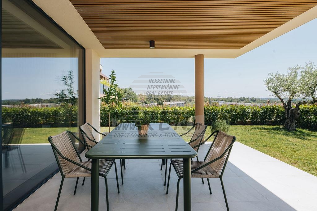 Exklusive Wohnung mit Garten in Novigrad 1