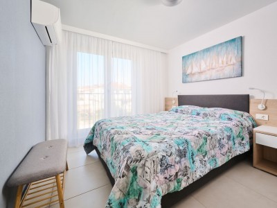 Apartment in the first row to the sea with elevator and garage 9