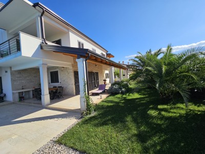 House with swimming pool in Novigrad 6