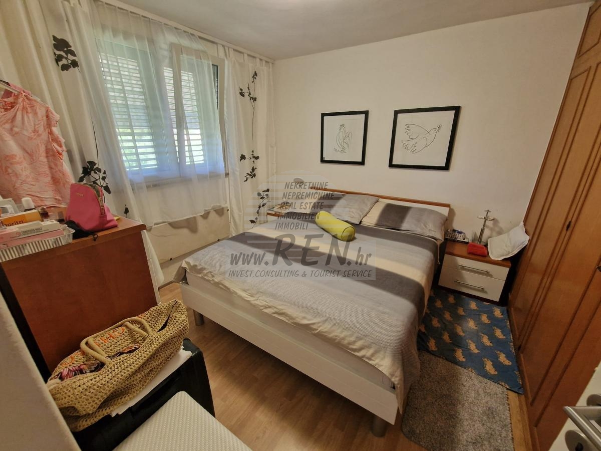Stan s velikim vrtom blizu mora – Novigrad 13