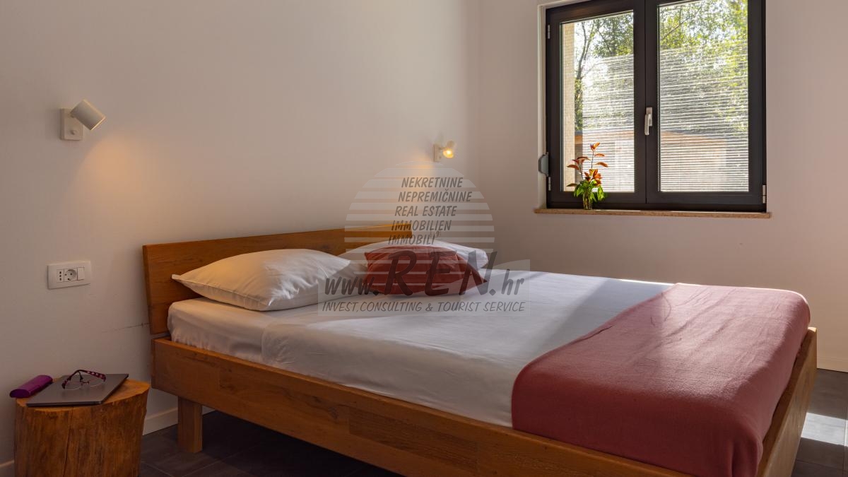 Posebna kamena prizemnica s bazenom i 4 spavaće sobe – okolica Umaga i Lovrečice 19