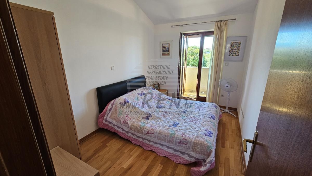 Obiteljski dom s vrtom i pogledom na more – Novigrad 13