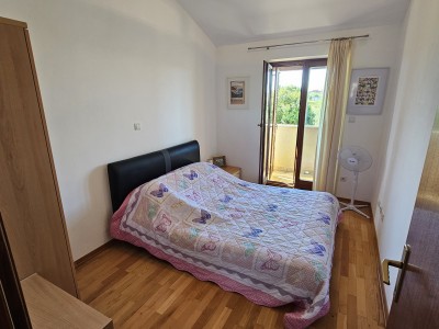 Obiteljski dom s vrtom i pogledom na more – Novigrad 13