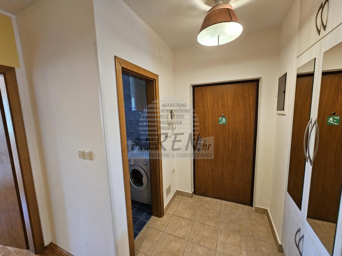 Apartment on the ground floor in the center of Novigrad 6
