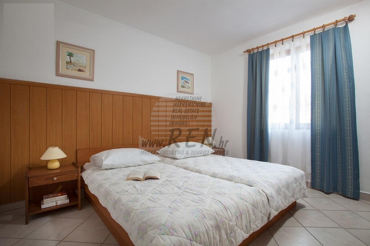 Kuća blizu mora s apartmanima za iznajmljivanje 9