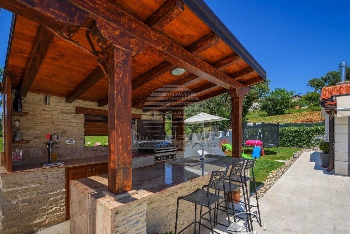 House with swimming pool near Brtonigla 5