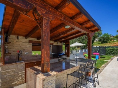 House with swimming pool near Brtonigla 5