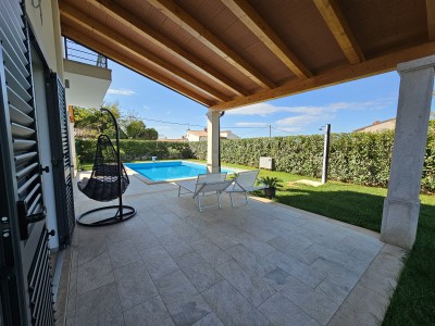 House with swimming pool in Novigrad 2