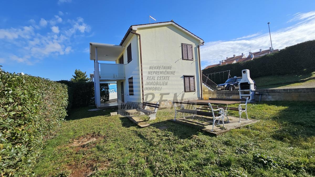 Kuća blizu mora s apartmanima za iznajmljivanje 2