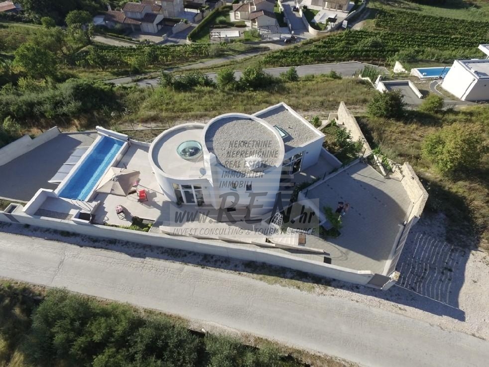 Vila v okolici Buja 6