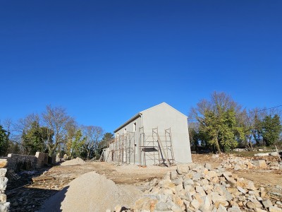 Hiša z bazenom v bližini Grožnjana - v fazi gradnje 7