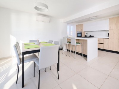 Apartment in the first row to the sea with elevator and garage 4