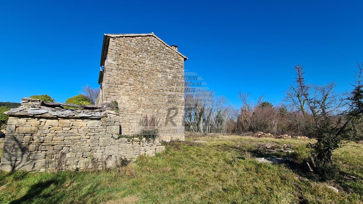 STARA ISTRSKA HIŠA Z EDINSTVENO POZICIJO IN POGLEDOM NA MORJE 2