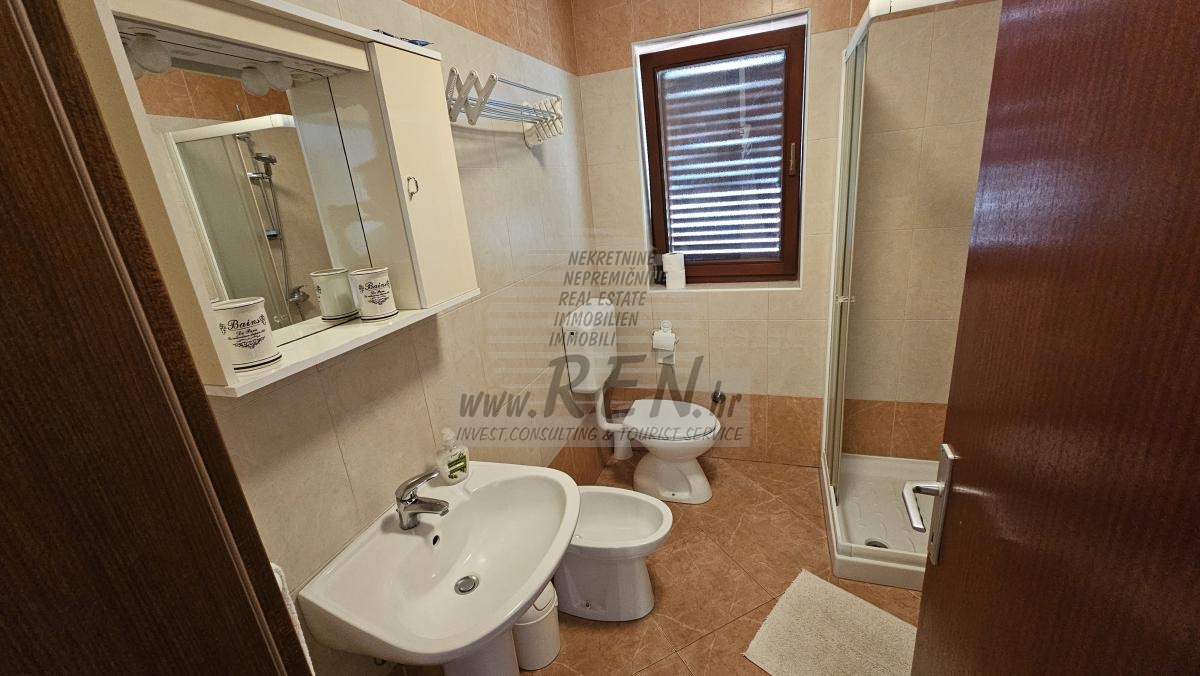 Stan s dva zasebna apartmana, bazenom i pogledom na more 10