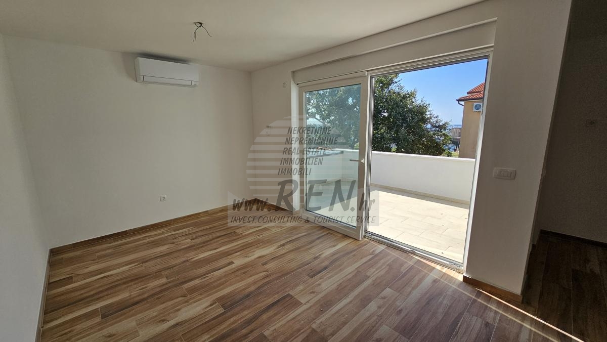 Neue Wohnung mit 2 Schlafzimmern in Novigrad 1