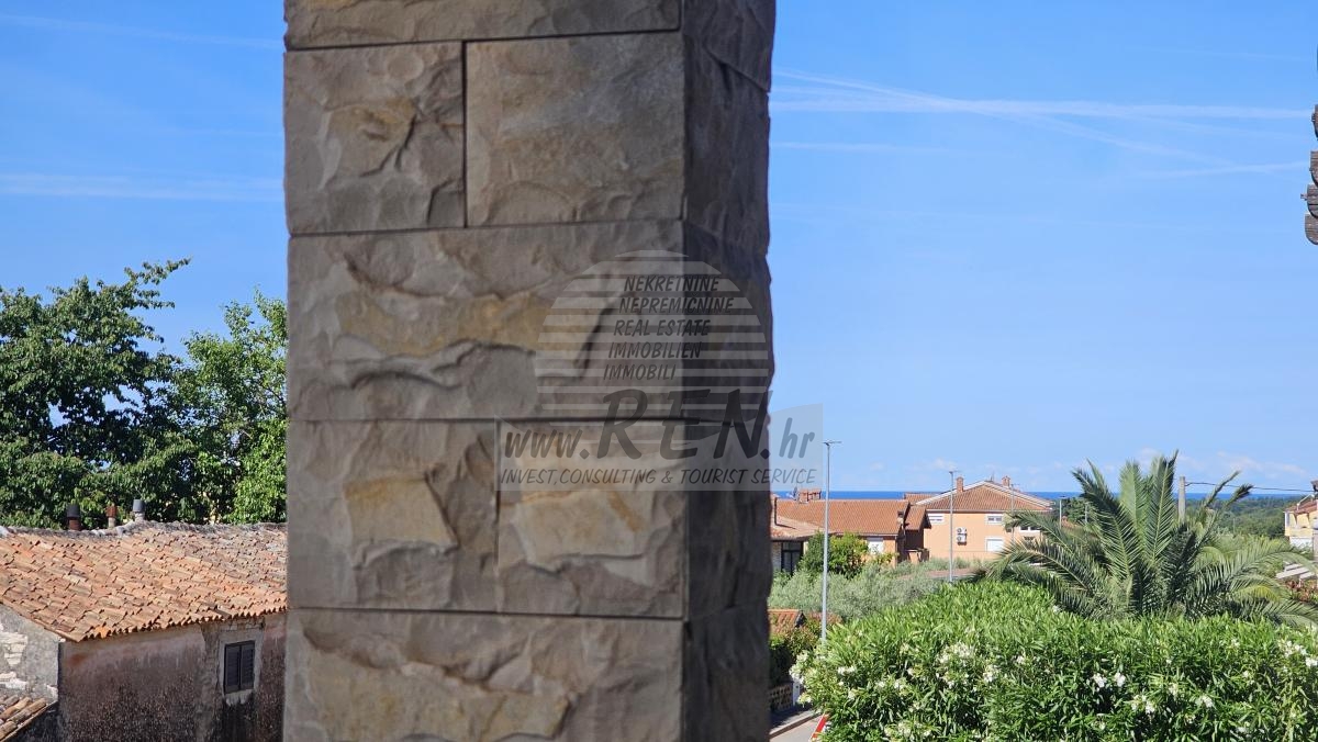 Obiteljski dom s vrtom i pogledom na more – Novigrad 10