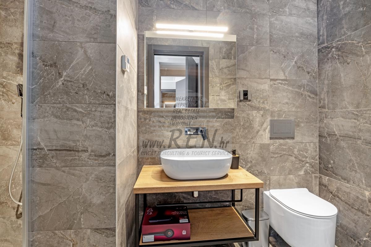 Luxury Villa with a unique view in Istria 40