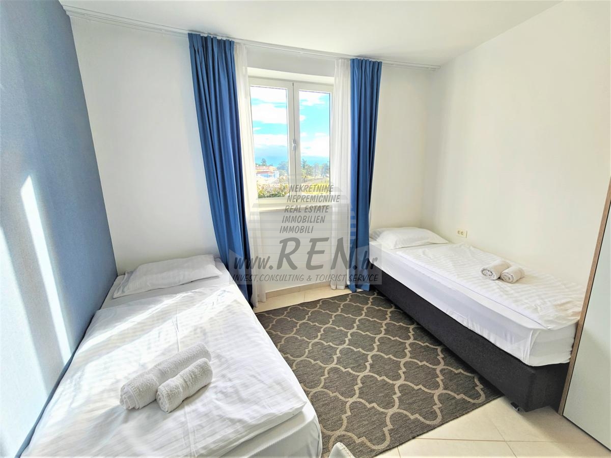 Penthouse in the first row to the sea 13