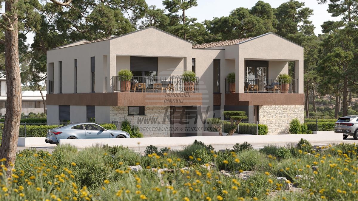 Građevinsko zemljište s projektom za dvije kuće s bazenima 1