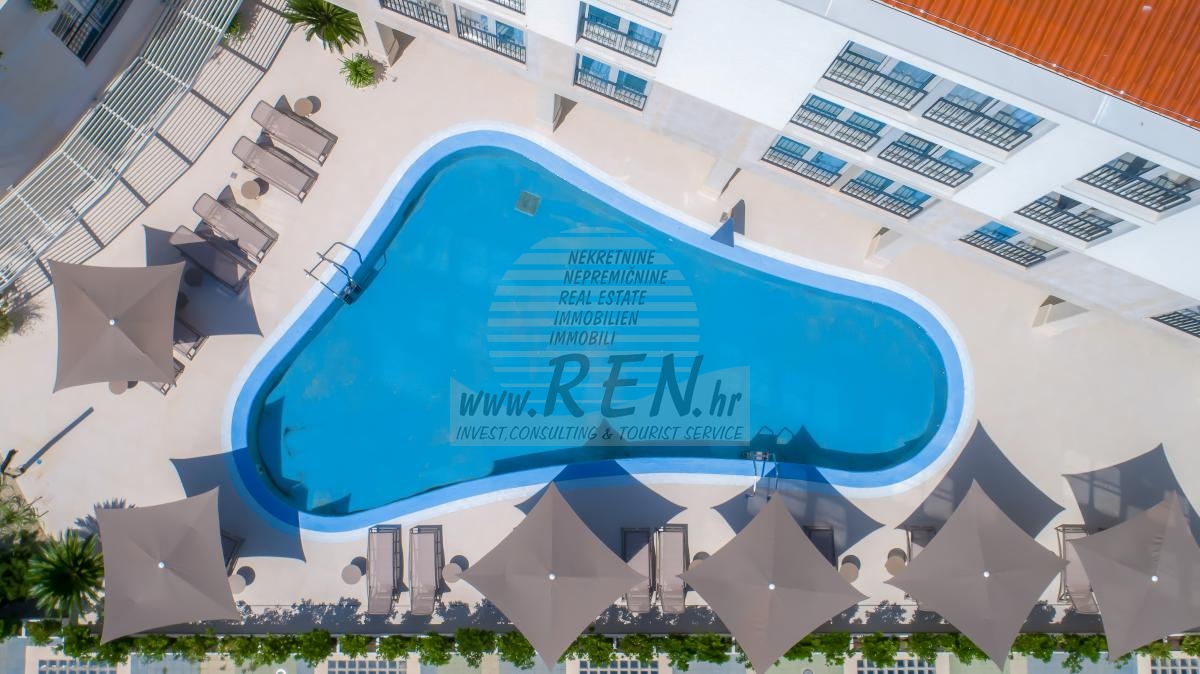 Penthouse in the first row to the sea 19