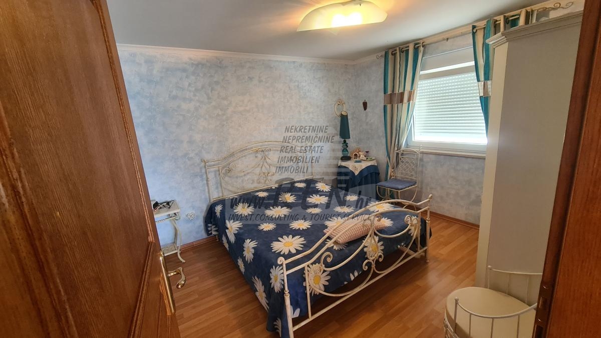Apartment with sea view in Novigrad 12