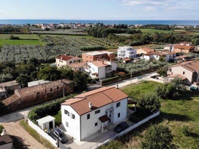 House with swimming pool in Novigrad 31