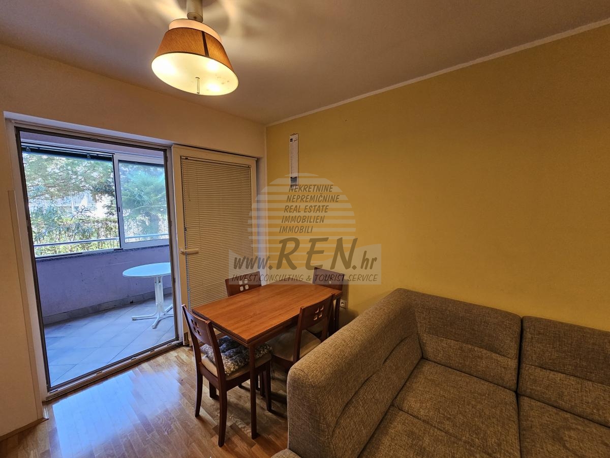 Apartment on the ground floor in the center of Novigrad 3