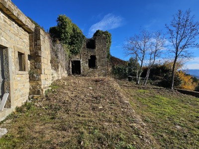 Steinruine mit Atemberaubendem Blick auf Motovun 3