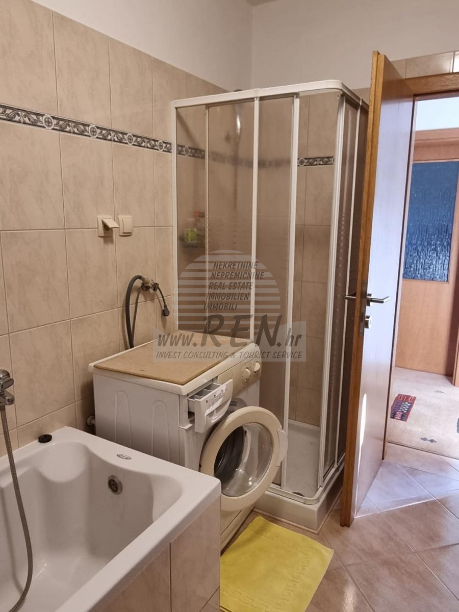 Samostojeća kuća sa dva stana u okolici Rovinja 10