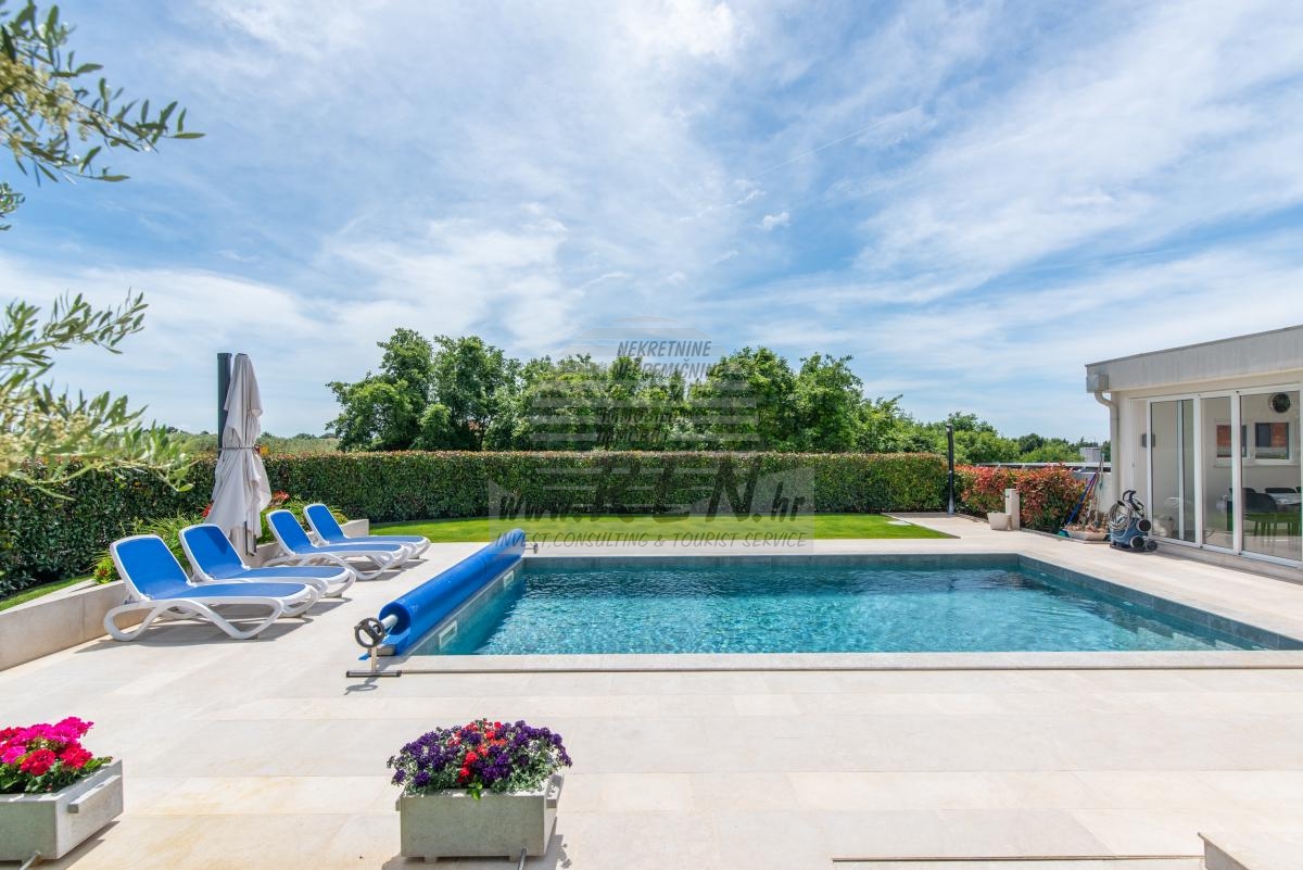 Haus mit Swimmingpool in ruhiger Lage in Novigrad 4