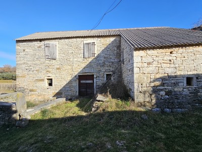 Stone house in a quiet location 6