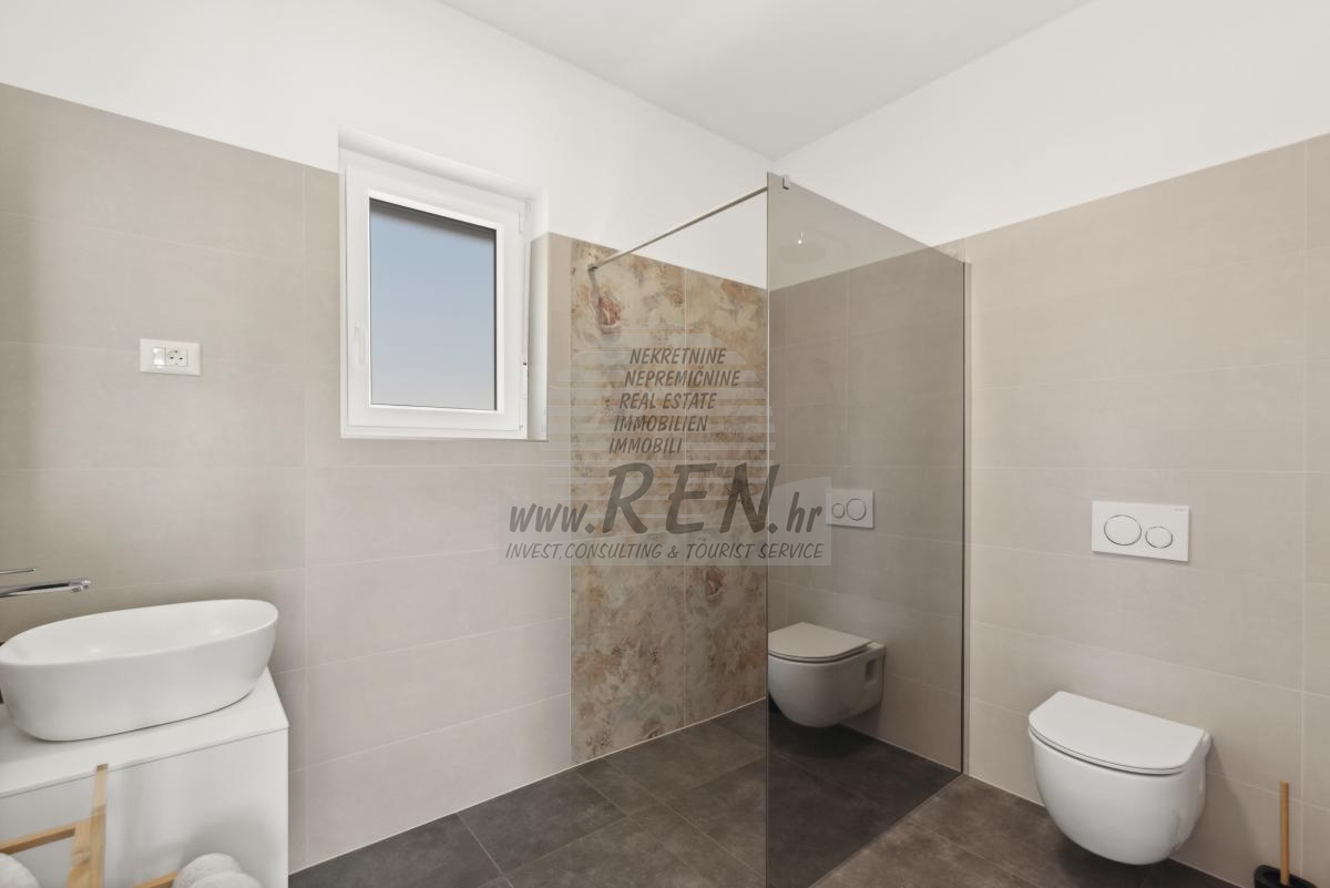 Luksuzna vila s bazenom u Brtonigli 45