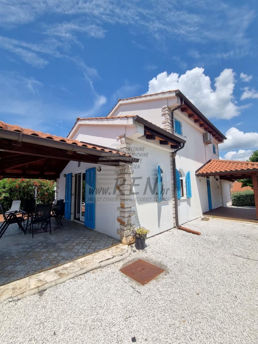 Haus mit Schwimmbad 3